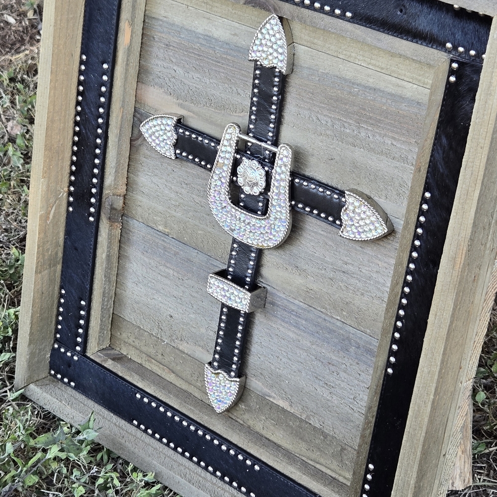 Buckle bunny decor in frame